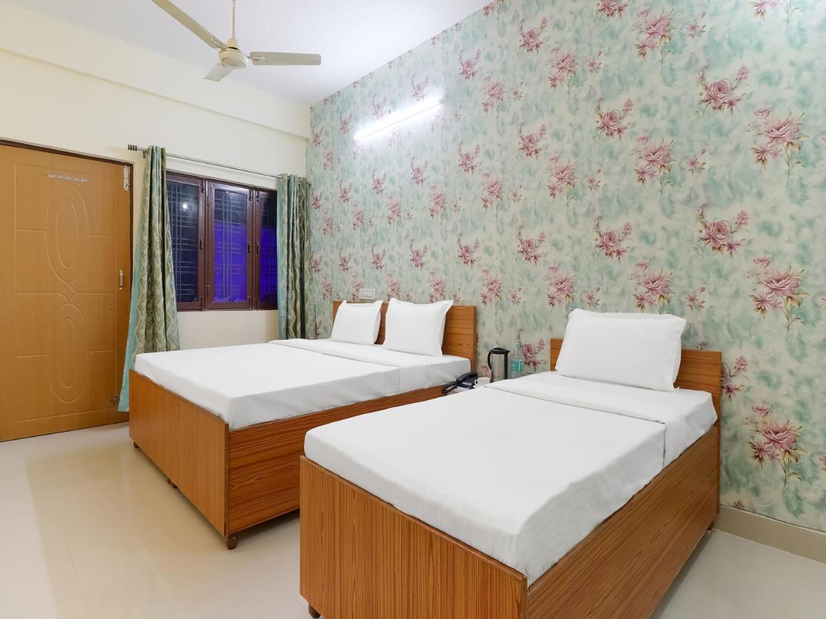 Oyo 84661 Lakshmi Home Stay Jhajra Exterior photo