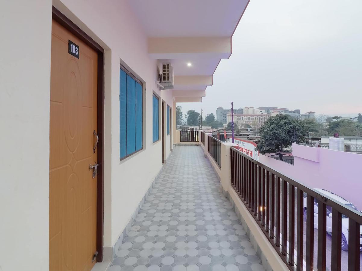 Oyo 84661 Lakshmi Home Stay Jhajra Exterior photo