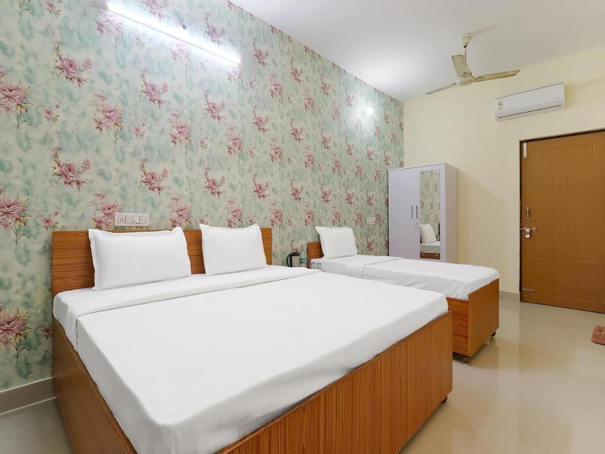 Oyo 84661 Lakshmi Home Stay Jhajra Exterior photo