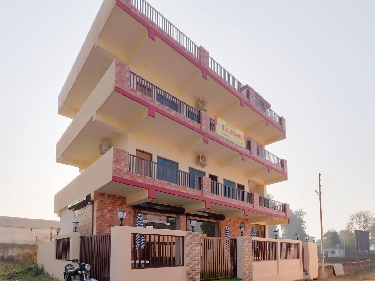 Oyo 84661 Lakshmi Home Stay Jhajra Exterior photo